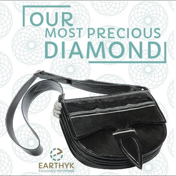 Earthyk Handcrafted Saddlebag/Crossbody - Picture 2 of 8